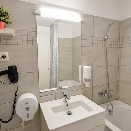 Adam And Eve Luxury Apartments - Shabbat Friendly Bucharest Exterior photo