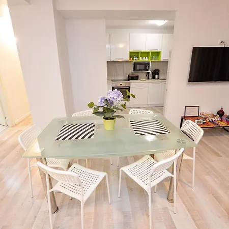 Adam And Eve Luxury Apartments - Shabbat Friendly Bucharest Exterior photo