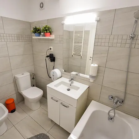 Adam And Eve Luxury Apartments - Shabbat Friendly Bucharest Exterior photo